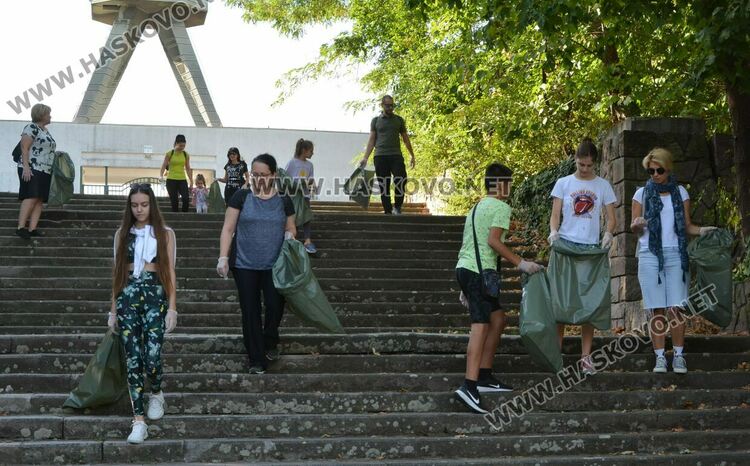 Хасковлии чистиха отпадъци на „Ямача“