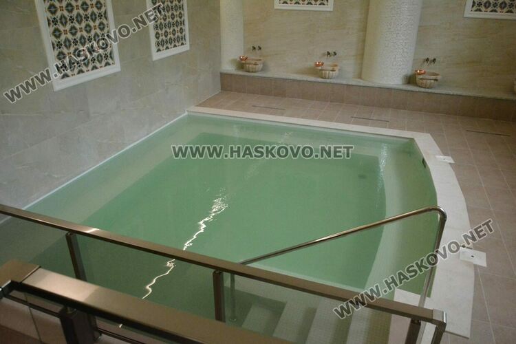 Откриха обновената обществена баня в Минерални бани