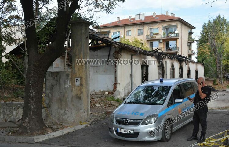 Задържаха клошари за пожарите в двете къщи и тютюневия склад в Хасково