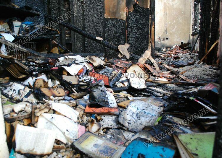 Задържаха клошари за пожарите в двете къщи и тютюневия склад в Хасково