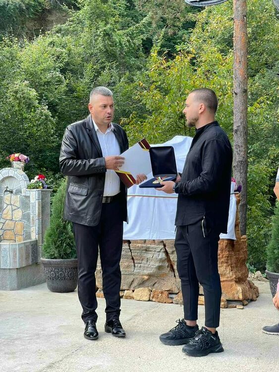 Край Неделино изградиха чешма в знак на признателност към д-р Велин Карафезиев