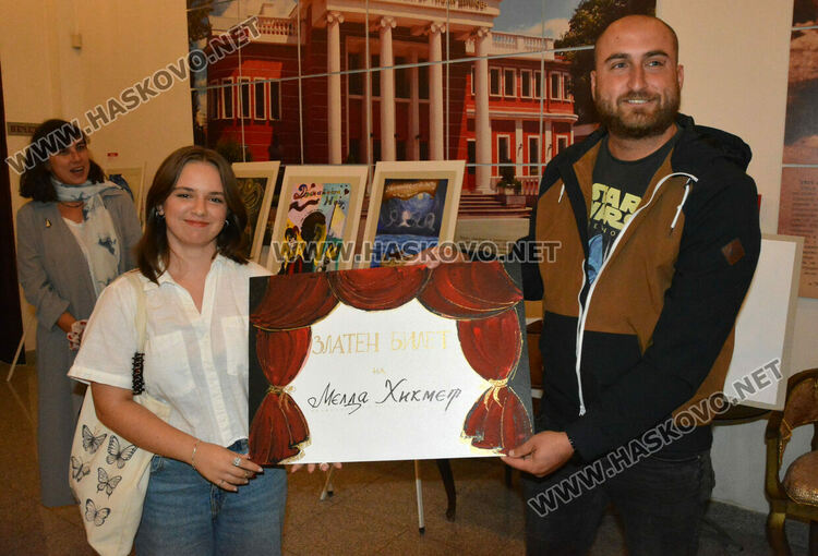 3 млади художнички от „Колорит” със златни билети от театъра