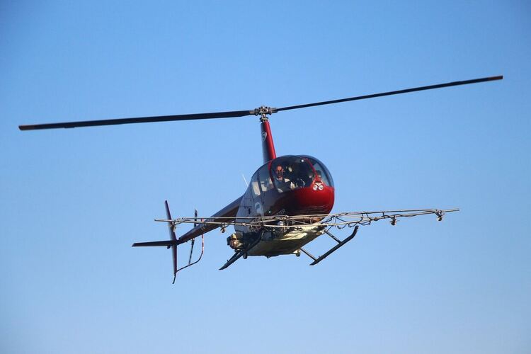 Напръскаха от хеликоптер срещу борова процесионка горски масиви