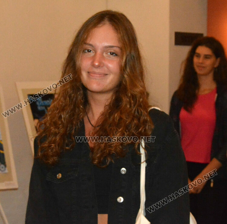 3 млади художнички от „Колорит” със златни билети от театъра