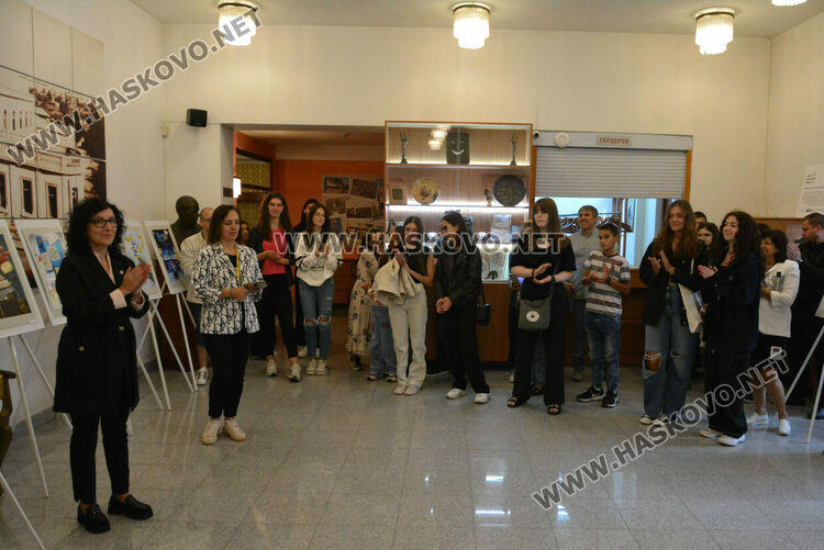 3 млади художнички от „Колорит” със златни билети от театъра