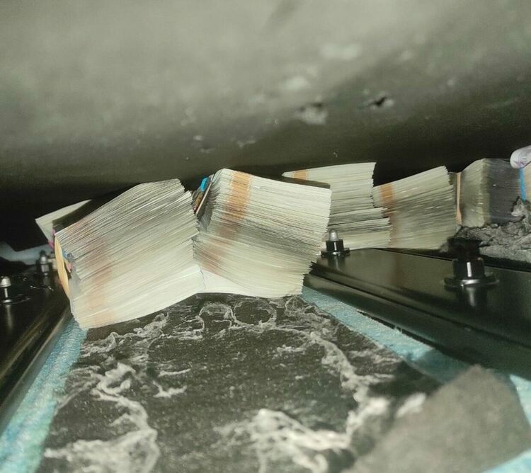 Недекларирана валута за над 1,6 млн. лв. разкриха митничарите за две денонощия