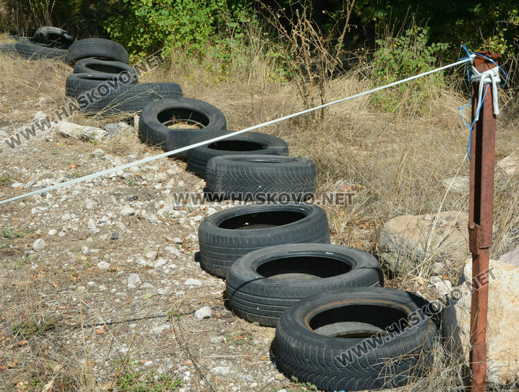 Ново сметище от купища стари гуми край Хасково