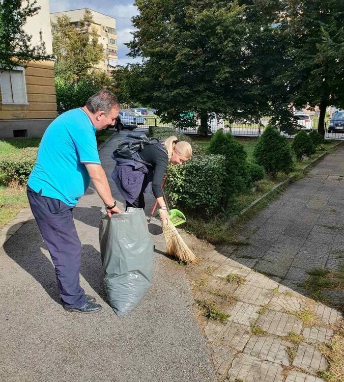 Ученици и учители от X ОУ „Алеко Константинов“, ГПЧЕ „Симеон Радев“ и ПГТЕ „Христо Ботев“ също взеха участие в кампанията „Да изчистим България заедно“