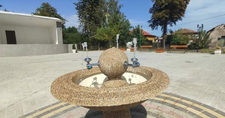 Напълно е обновен централния площад в гр. Батановци