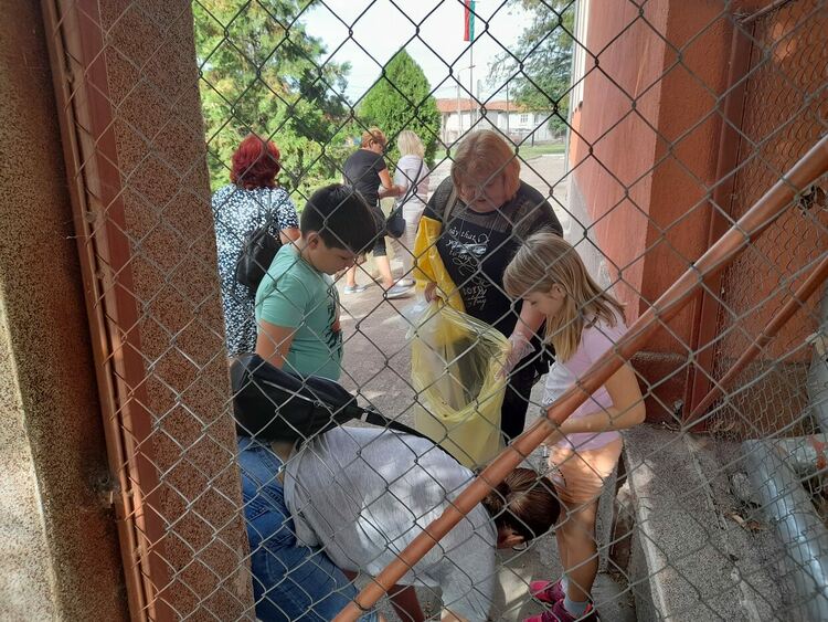 Над 200 граждани се включиха в "Голямото чистене"