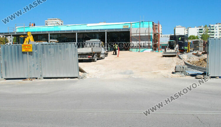 Затвориха едната лента на „Раковски“ заради разкопаване за вход към Ритейл парка