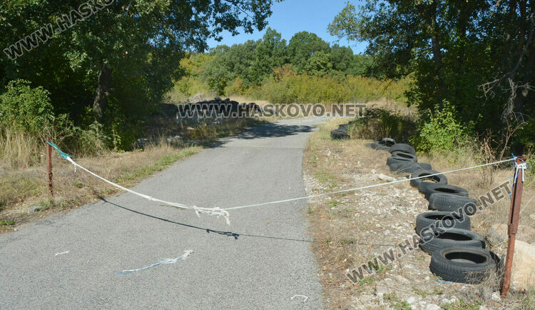 Ново сметище от купища стари гуми край Хасково