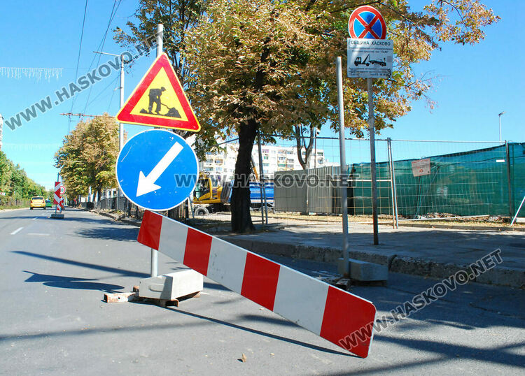 Затвориха едната лента на „Раковски“ заради разкопаване за вход към Ритейл парка