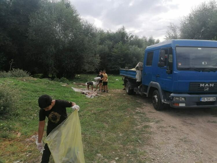 Над 200 граждани се включиха в "Голямото чистене"