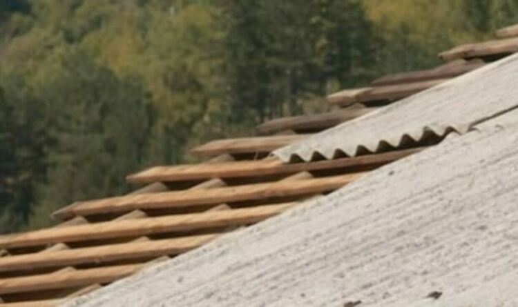 Децата в Настан днес пропускат училище заради разрушения покрив на сградата