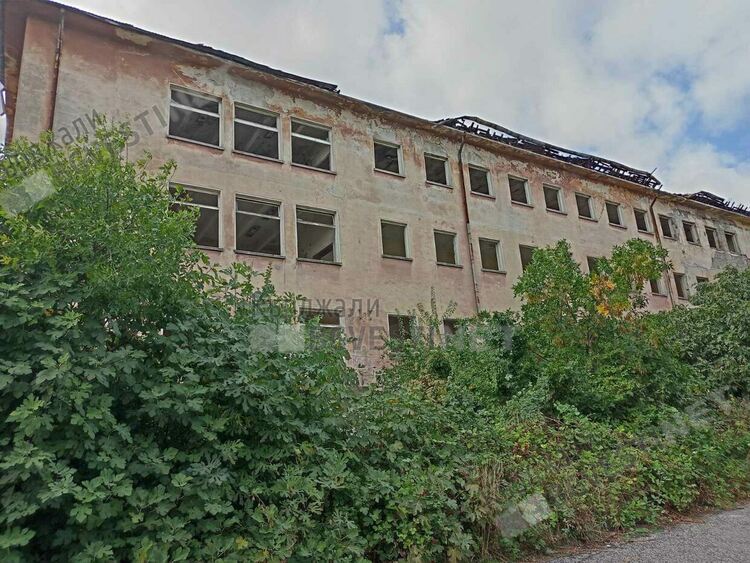 Деца се катерят на пропадналия покрив на училище”Н.Й.Вапцаров” за селфи,  хора от „Веселчане” искат възстановяването му