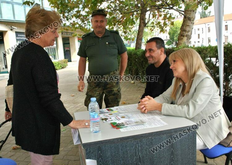 Работодатели и търсещи работа се срещнаха лице в лице
