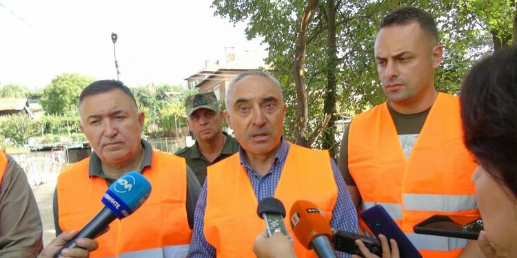 Започна възстановяването на водопроводите в селата Каравелово и Богдан 