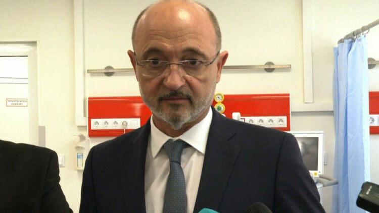 Здравният министър иска бързи производства за нападения над медици