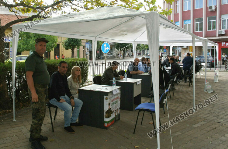 Работодатели и търсещи работа се срещнаха лице в лице