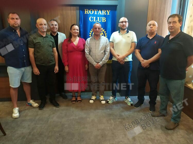 Част от спомоществователите