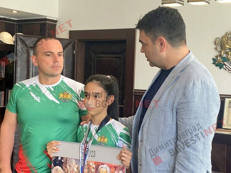 11-годишната балканска шампионка по джу-джицу Ивайла Димитрова се завърна в Димитровград