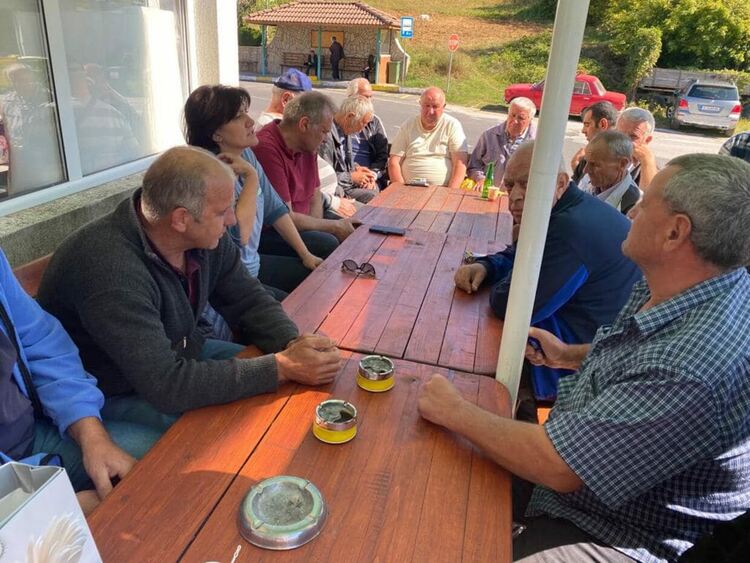 В  Ардинско не вярват на партийни пришълци, по джоба си съдят за дереджето на държавата 
