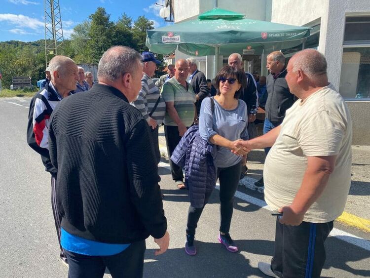 В  Ардинско не вярват на партийни пришълци, по джоба си съдят за дереджето на държавата 