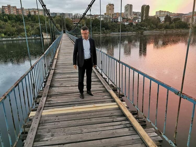 Ремонтираха въжения мост,който бе подпален от вандали