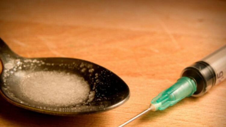 Няма край, този път и хероин! Заловиха 23-годишен девинчанин с десет пликчета хероин