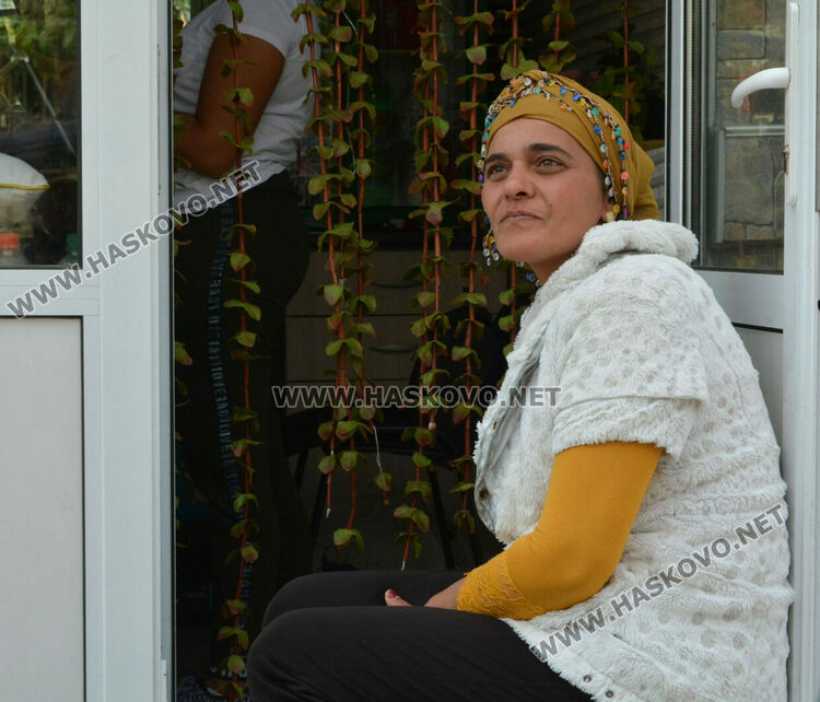 Полицаи завардиха „Република“, проверяват и за купуване на гласове