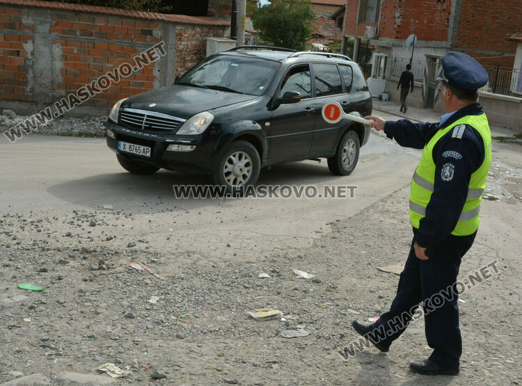 Полицаи завардиха „Република“, проверяват и за купуване на гласове