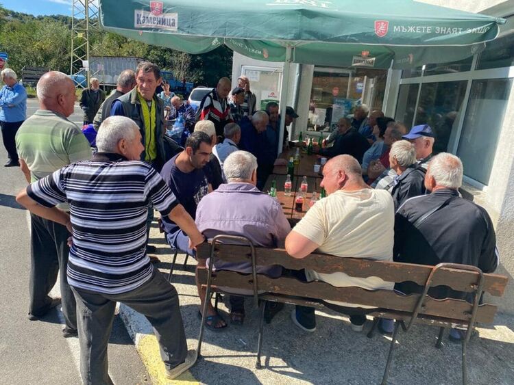 В  Ардинско не вярват на партийни пришълци, по джоба си съдят за дереджето на държавата 