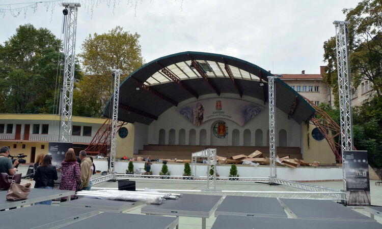 Хасковският театър вече разполага с подвижна сцена