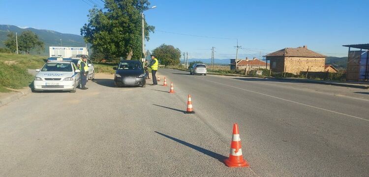 Мащабна полицейска акция в Асеновград, Карлово и Труд срещу купуването на гласове
