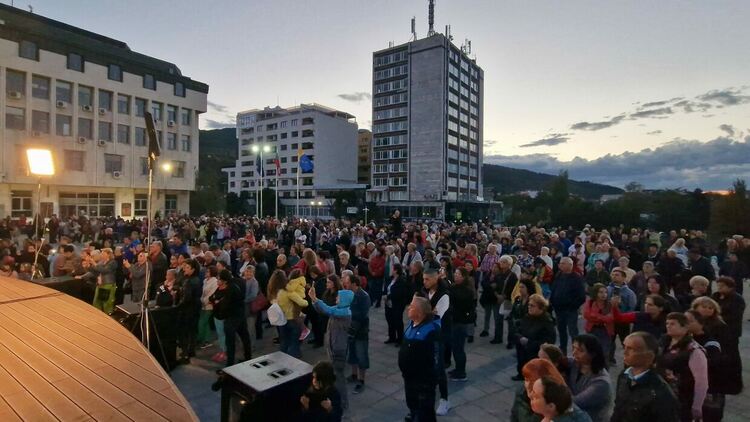 Асеновград отбеляза Деня на независимостта с концерт на Николина Чакърдъкова 