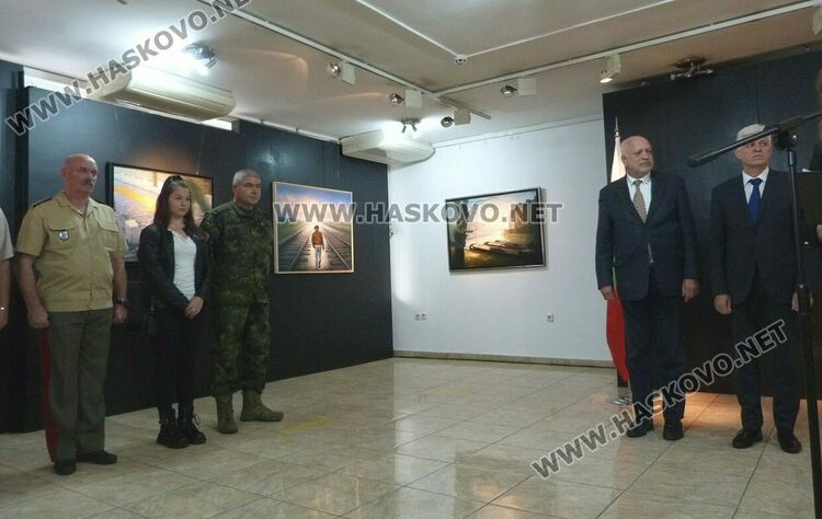 Ефрейторът от Хасково, открил край браздата с Турция стари икони с награда от министъра на културата