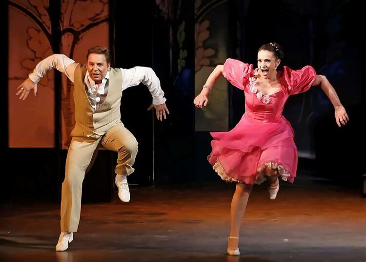 Националният музикален театър гостува в Хасково с новия си спектакъл „Grand cancan-Великата опера“