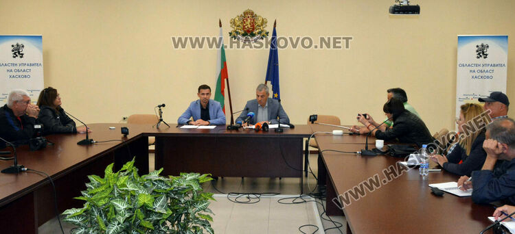 Частичното бедствено положение в Хасковско е за осигуряване достъпа до оградата по границата, успокои областният управител