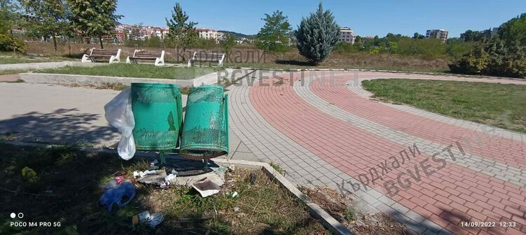 Погром на кошчета за смет в парк „Арпезос Север”, превръщат ги в боксови круши