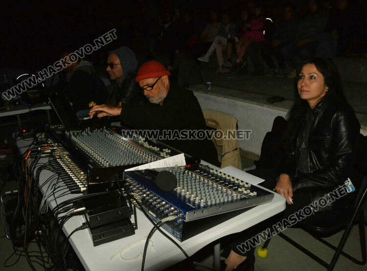  „Сцената – Копнежа на мечтата“ събра театрални и музикални фенове заедно