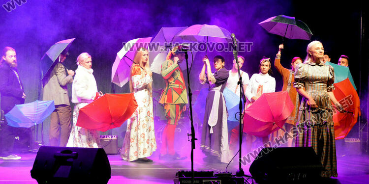  „Сцената – Копнежа на мечтата“ събра театрални и музикални фенове заедно
