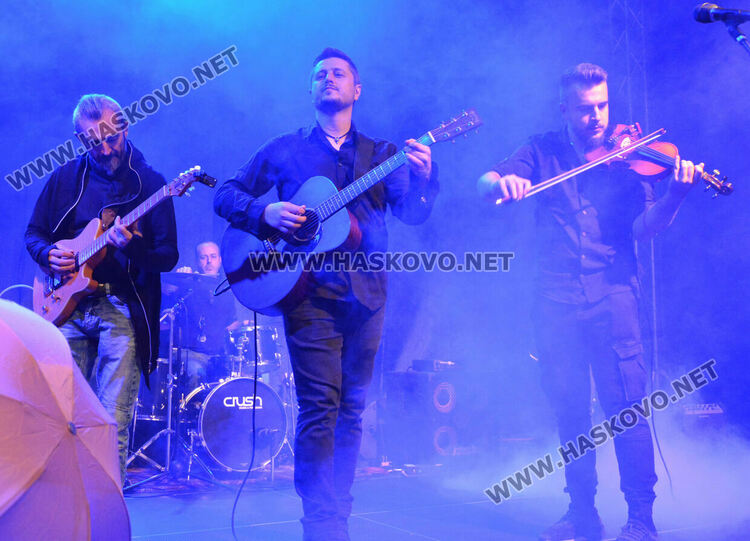  „Сцената – Копнежа на мечтата“ събра театрални и музикални фенове заедно