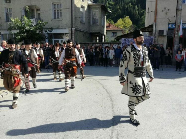 Хиляди се стичат в Чепеларе за Националните хайдушки празници "Капитан Петко Войвода"
