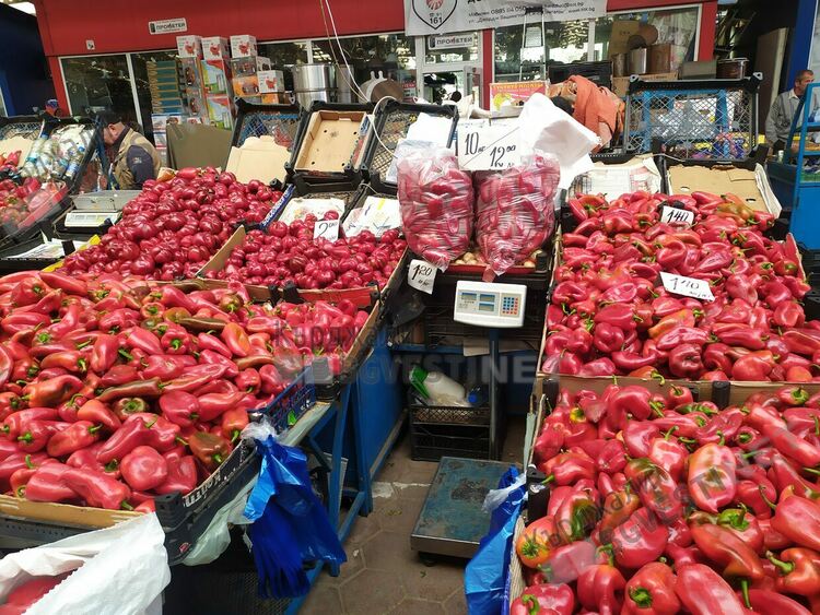 В сезона на червената капия,цената на лютеницата в магазините надхвърли 8 лева