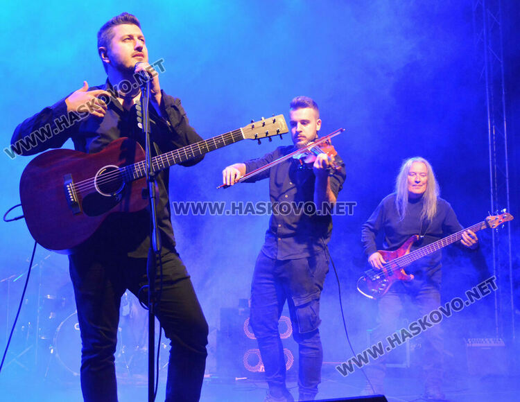  „Сцената – Копнежа на мечтата“ събра театрални и музикални фенове заедно