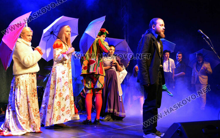  „Сцената – Копнежа на мечтата“ събра театрални и музикални фенове заедно