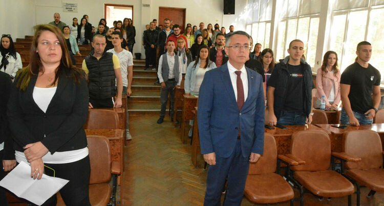 С интерактивна класна стая и прием, изпълнен на 100 процента, Центърът на УНСС в Хасково откри академичната година