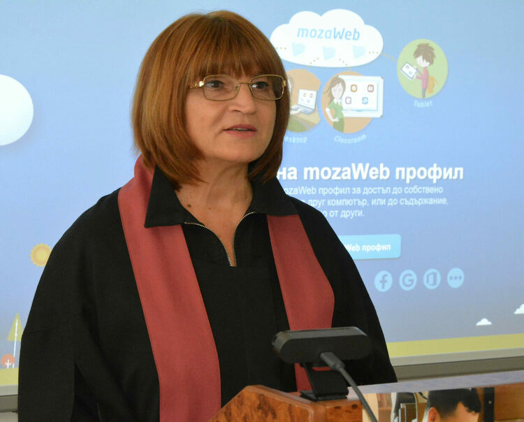 С интерактивна класна стая и прием, изпълнен на 100 процента, Центърът на УНСС в Хасково откри академичната година