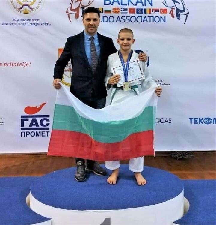 Владимир Тодоров носи златен медал от Балканиадата за България и Хасково